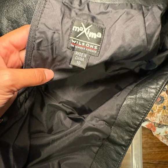 Black leather skirt - Picture 3 of 10